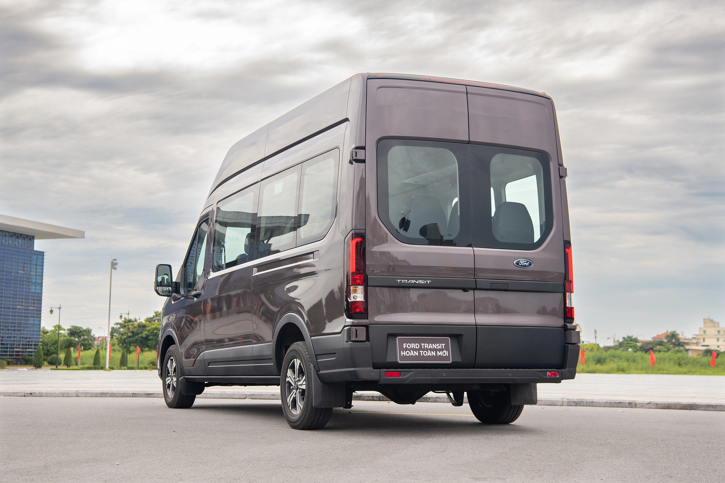 Ford Transit - Ảnh 4