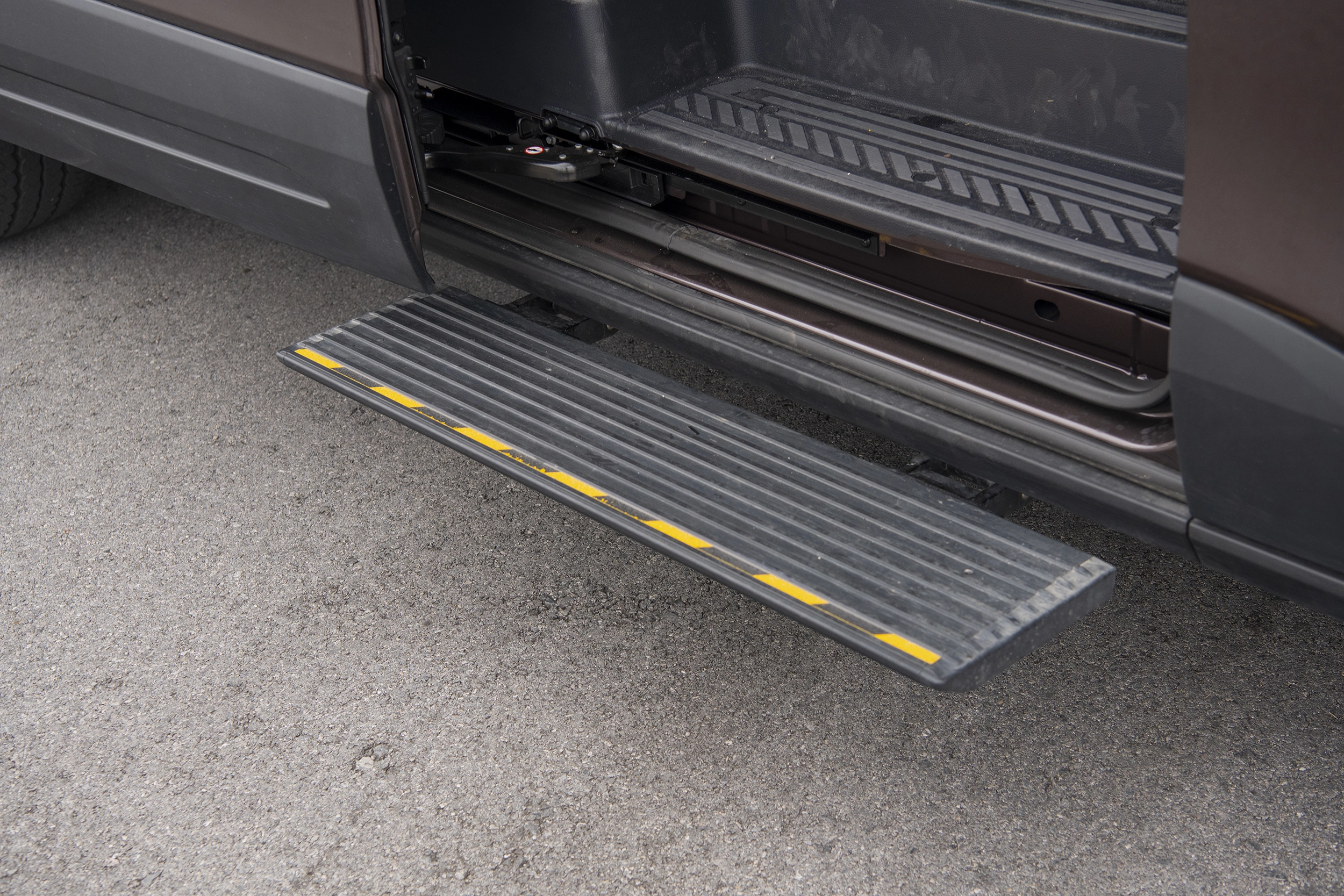 Ford Transit - Ảnh 2